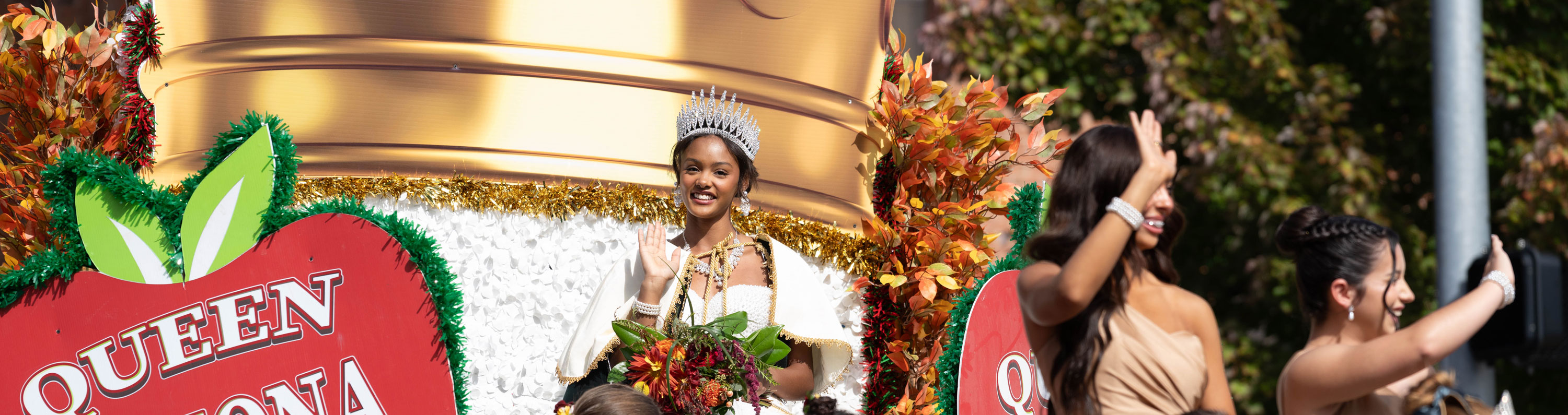 apple festival parade float