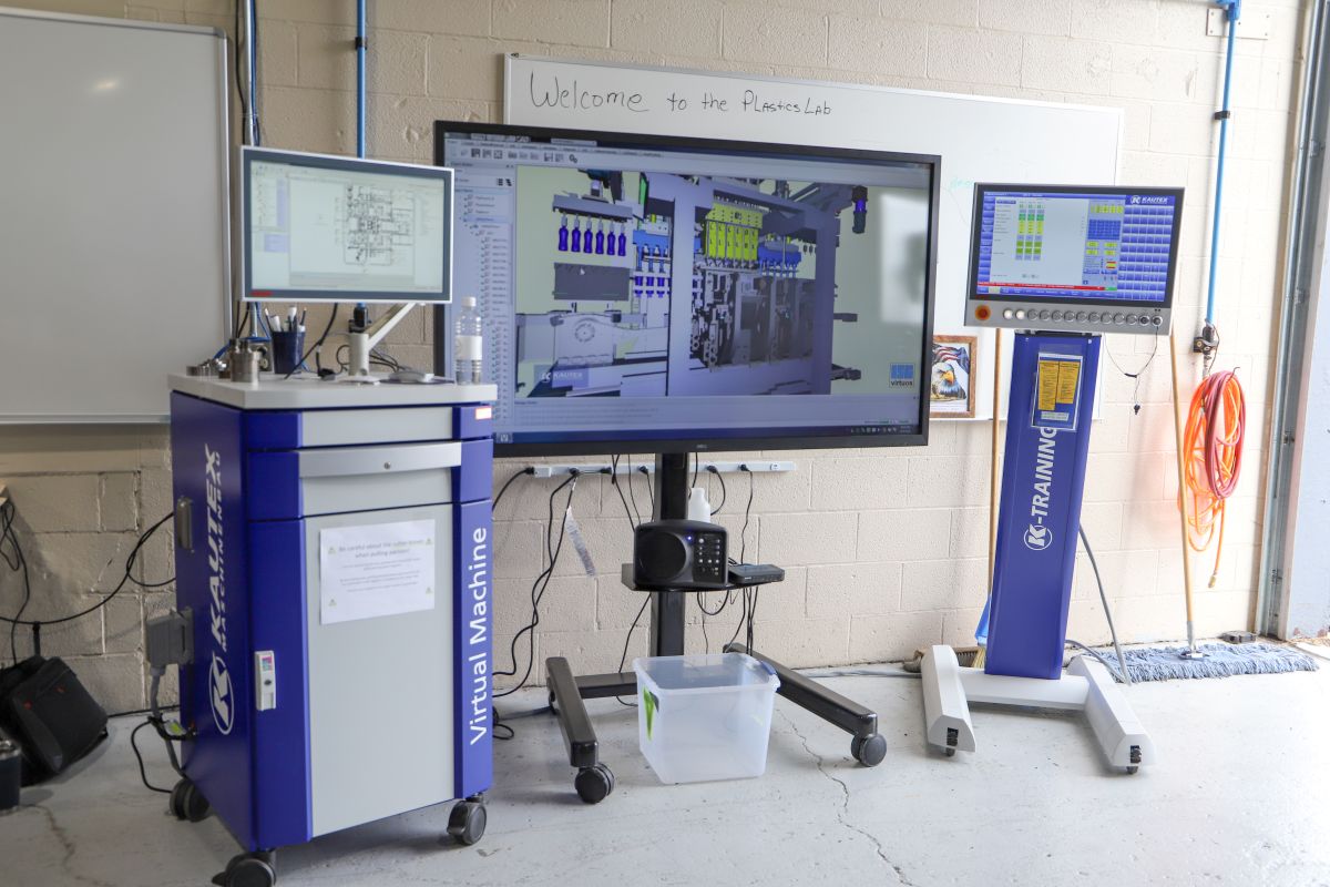The image shows a Kautex Virtual Machine, which is an industrial training simulator for blow molding machines.